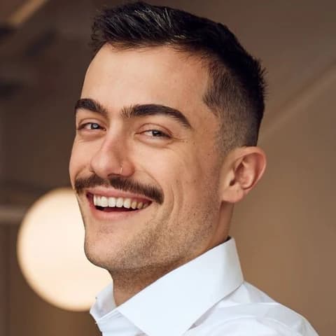 Mathis Grenier, fondateur de SafeSpace, souriant